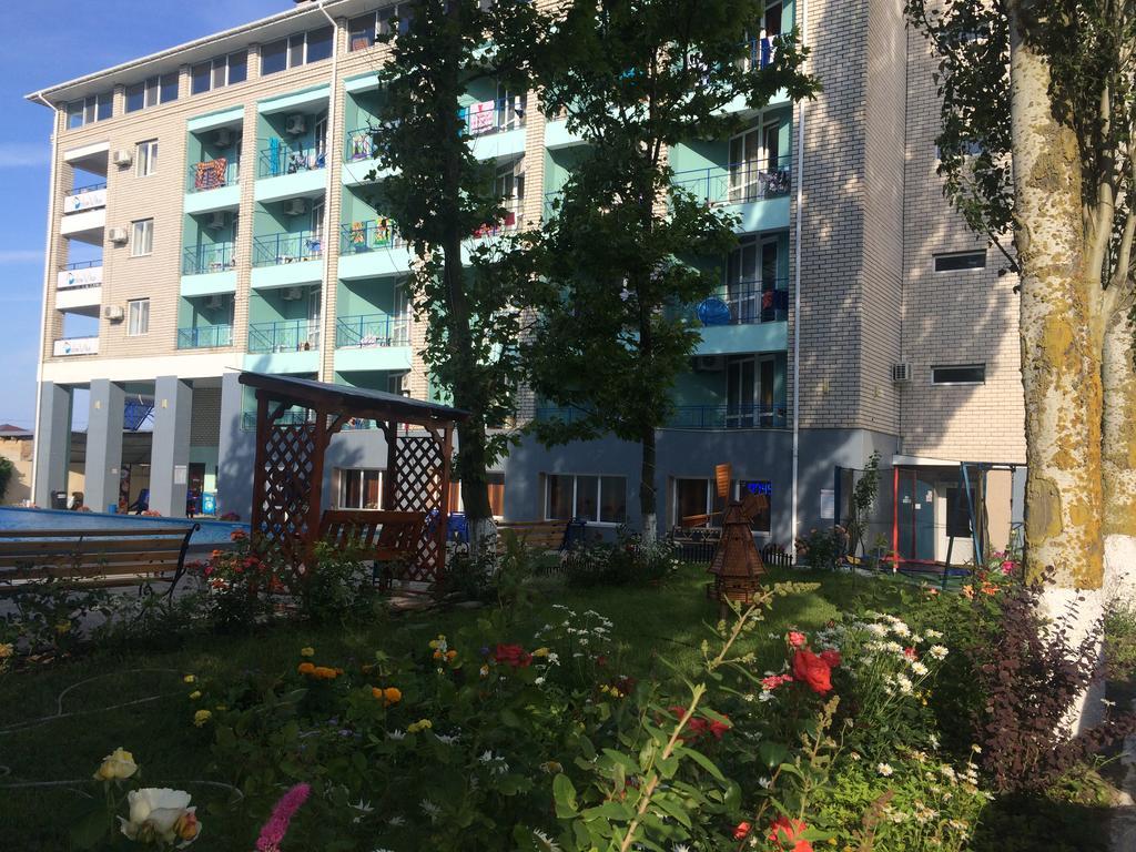Dolce Vita Resort Hotel Zaliznyy Port Εξωτερικό φωτογραφία